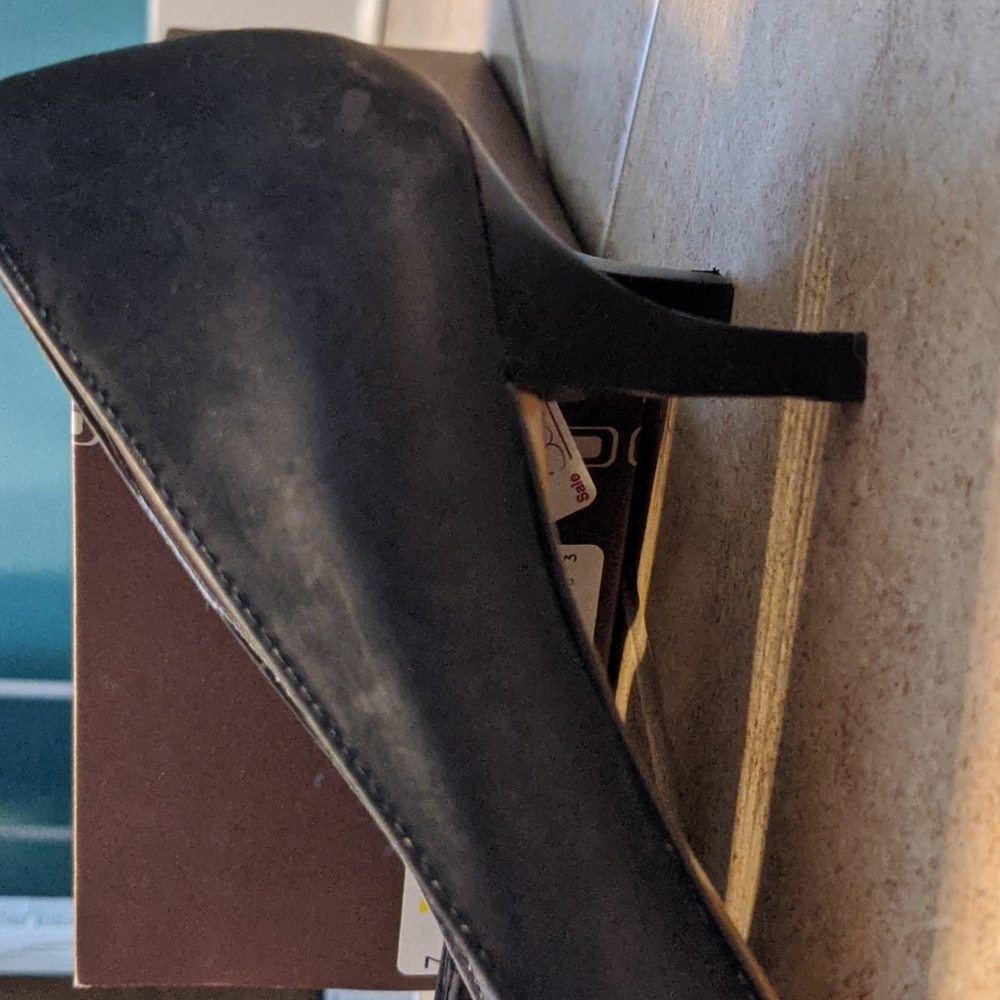 Heels - Picture 2 of 3